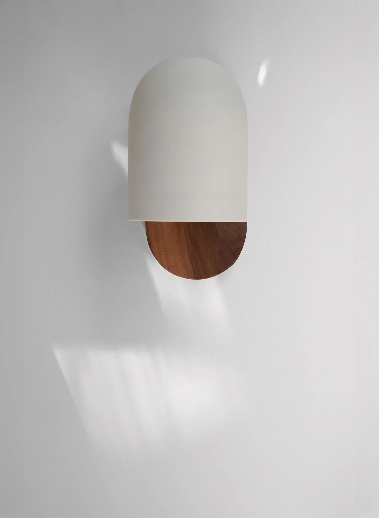 TimberSoul – Wabi-Sabi Walnut Wall Lamp for Natural Ambience