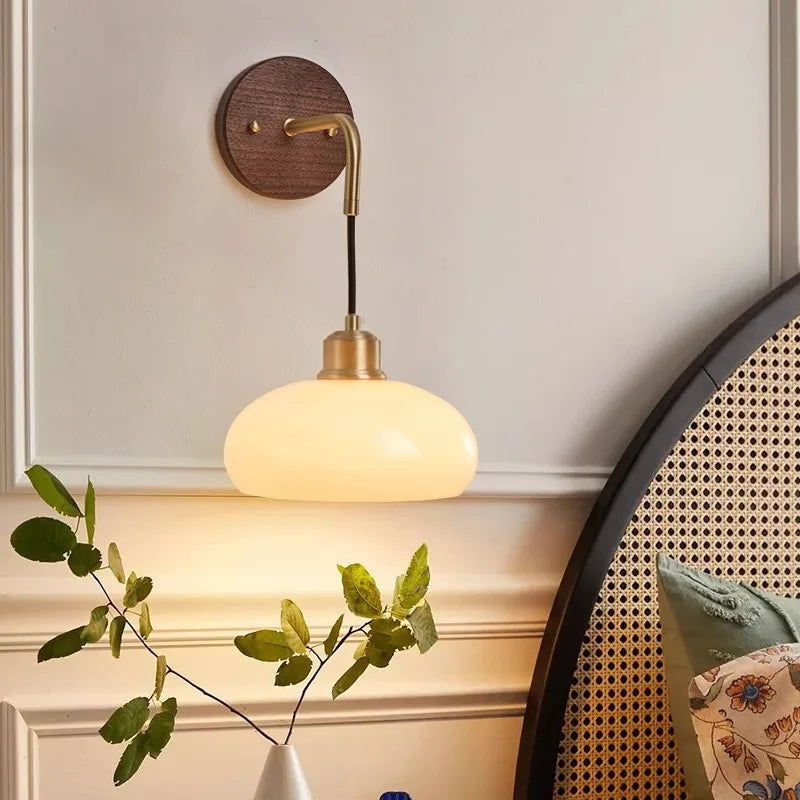 WalnutEdge – Modern Wall Lamp in Walnut and Brass