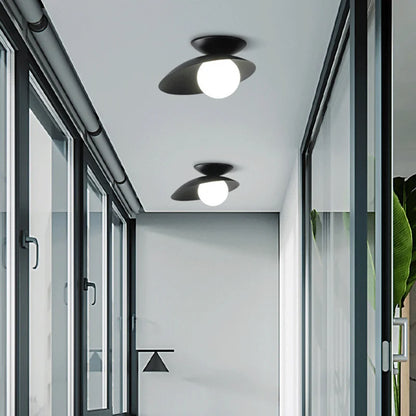 MinimalBeam – Sleek Wall Lamp with Energy-Efficient LED