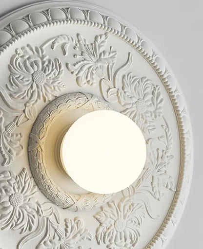 LuxeBeam – Classic Retro Wall Lamp for Exclusive Rooms