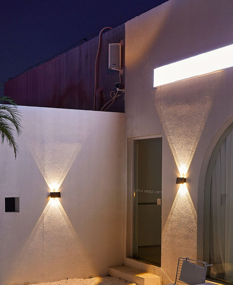 SolarRay – Sleek Solar Wall Lamp for Stylish Exteriors
