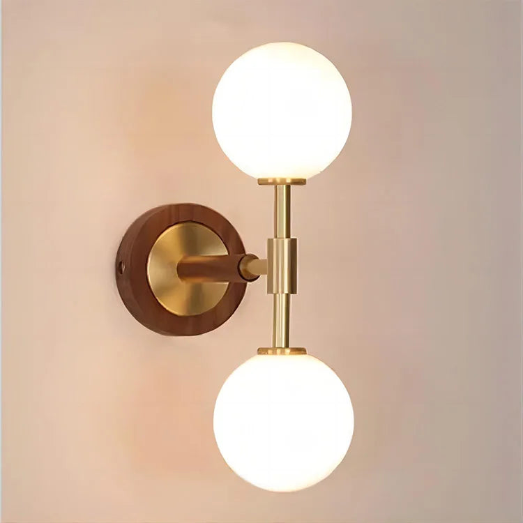 BrassBeam – Refined Brass Wall Lamp with Clean Lines