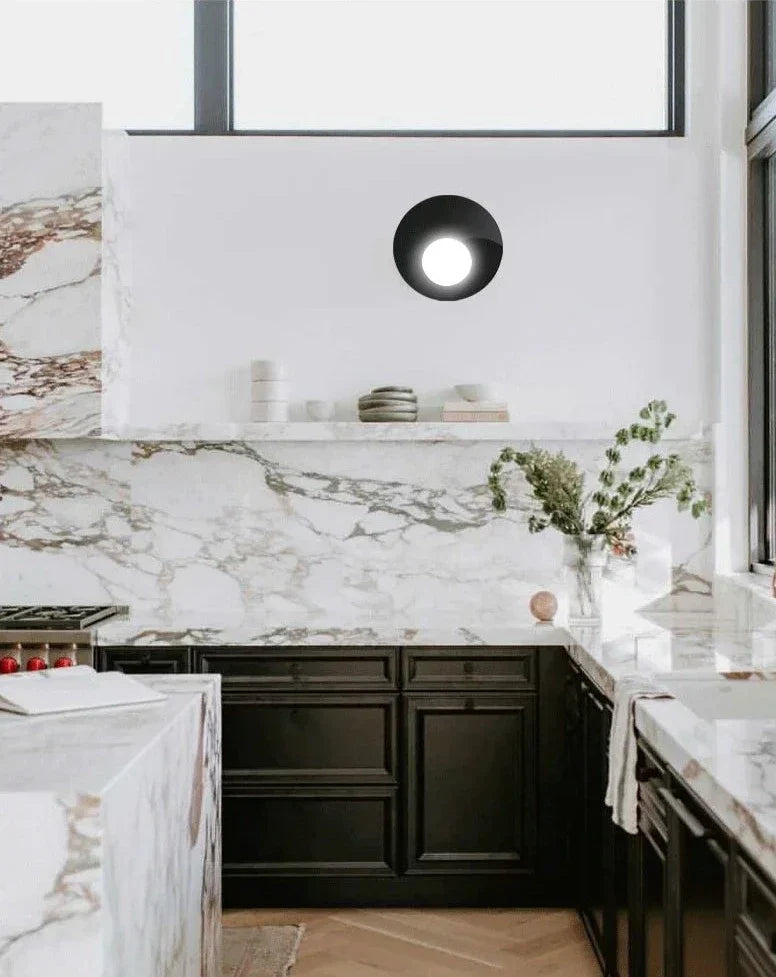 MinimalBeam – Sleek Wall Lamp with Energy-Efficient LED