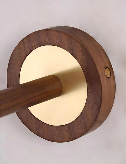 BrassBeam – Refined Brass Wall Lamp with Clean Lines