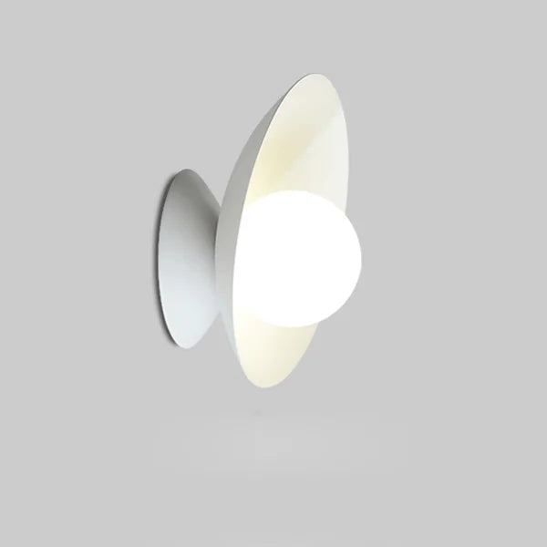MinimalBeam – Sleek Wall Lamp with Energy-Efficient LED