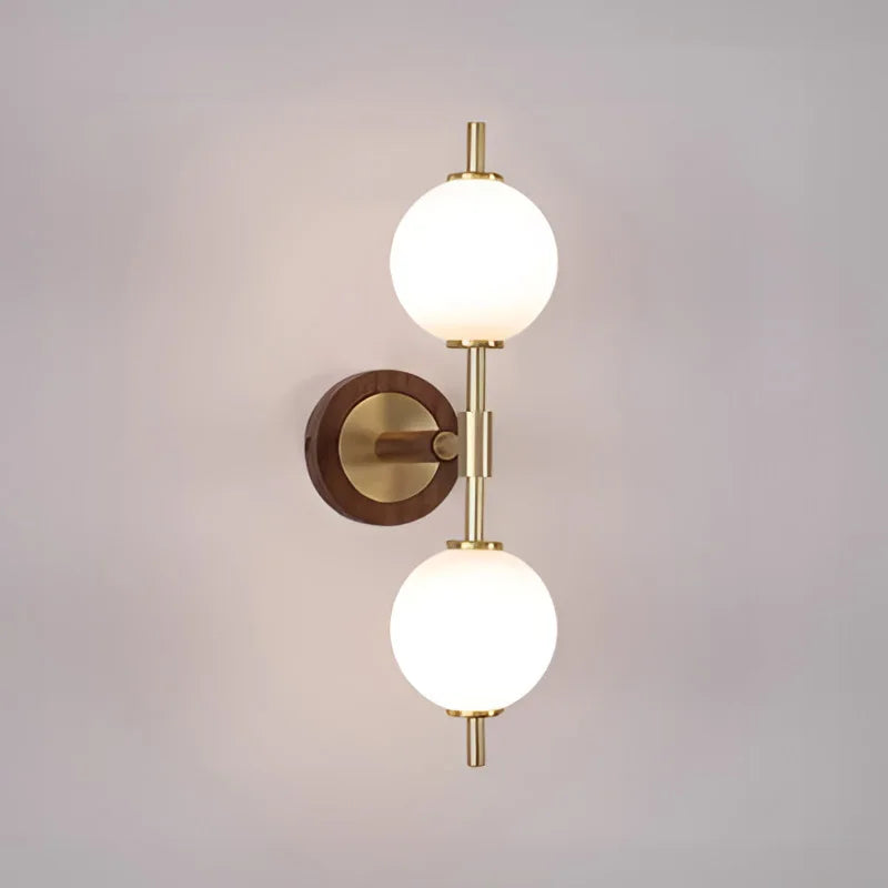 BrassBeam – Refined Brass Wall Lamp with Clean Lines