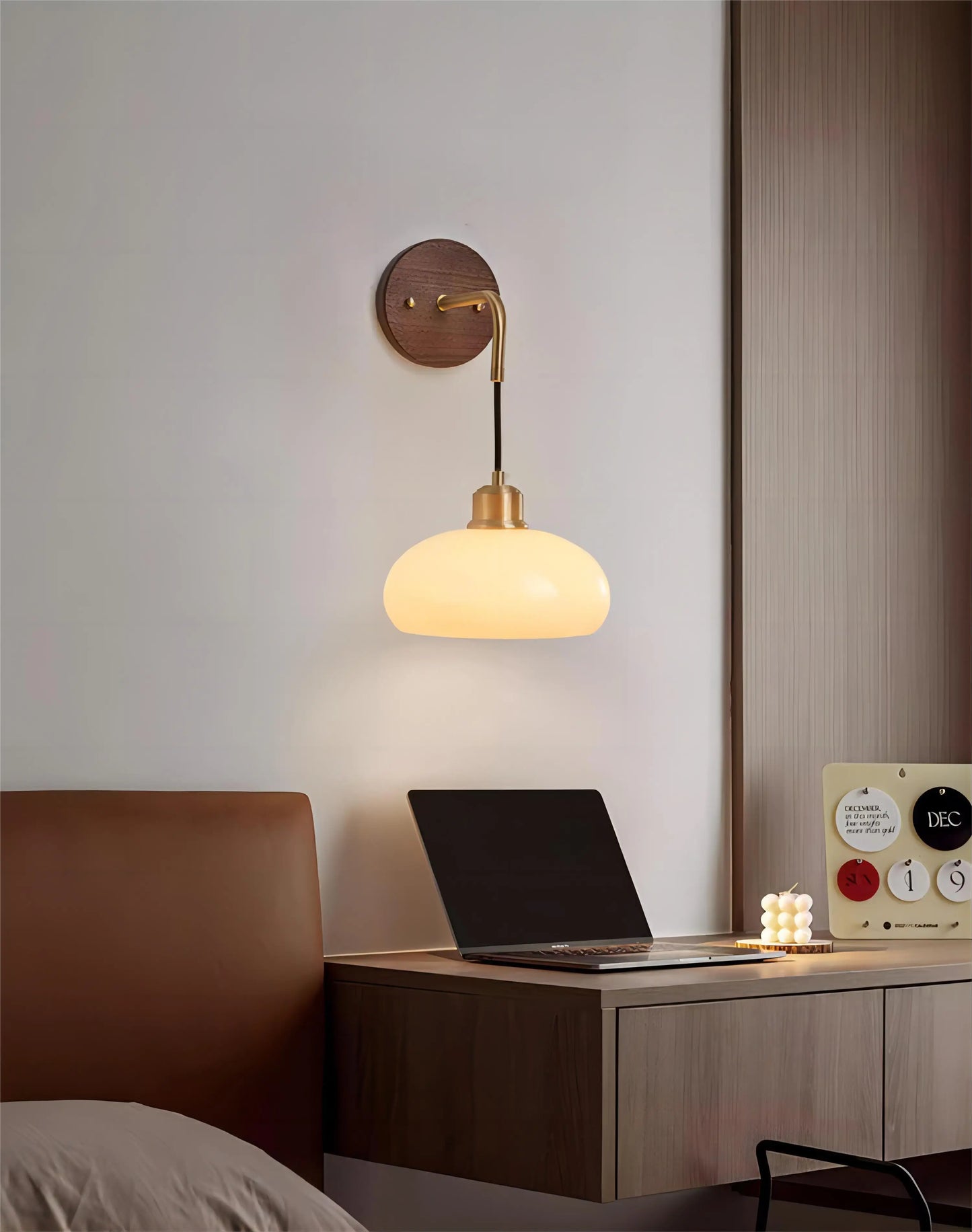 WalnutEdge – Modern Wall Lamp in Walnut and Brass