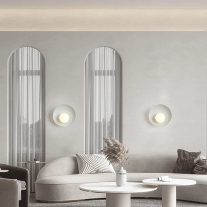 MinimalBeam – Sleek Wall Lamp with Energy-Efficient LED