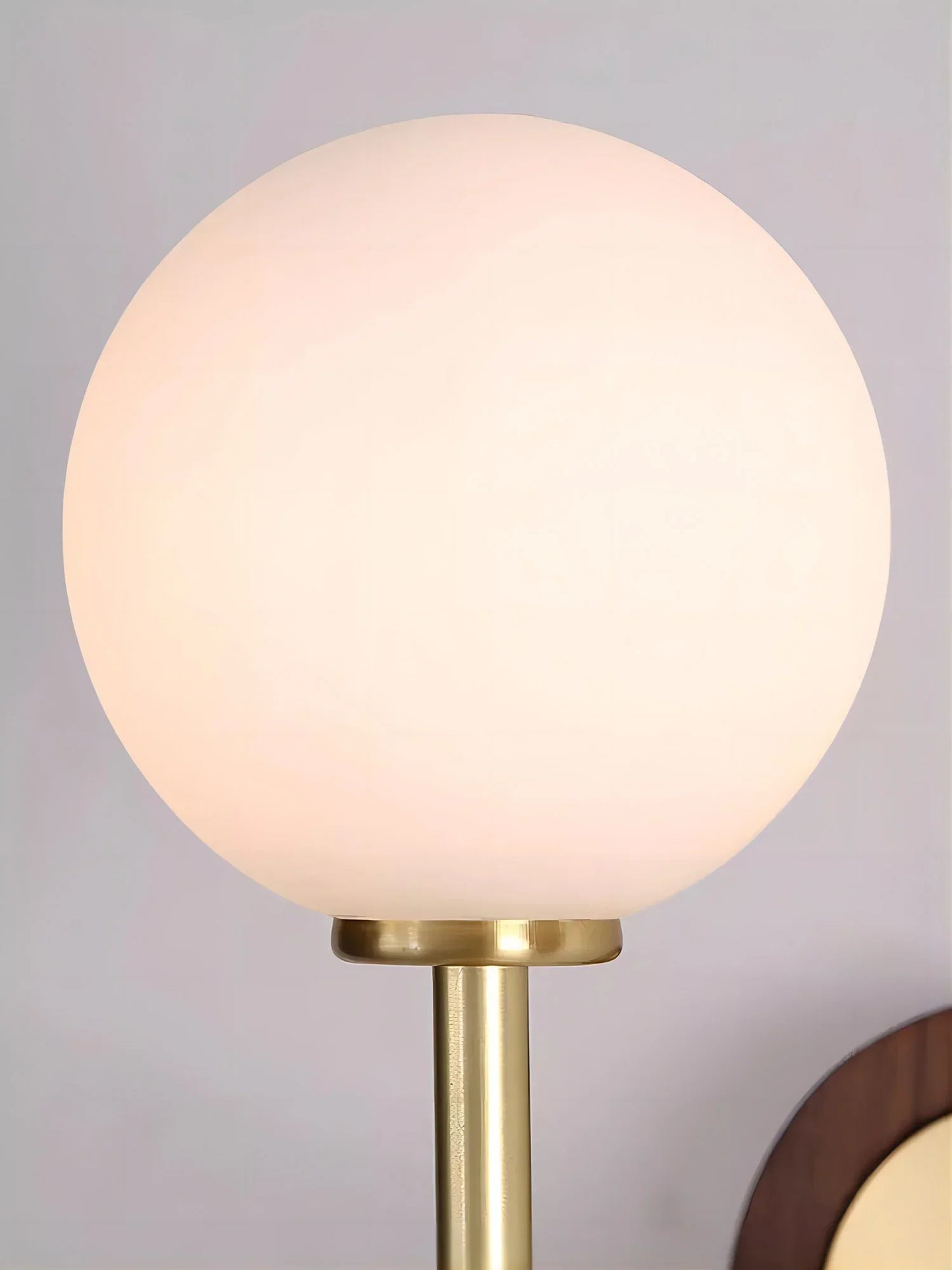 BrassBeam – Refined Brass Wall Lamp with Clean Lines