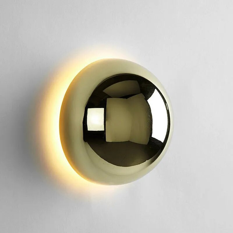AuroraLume – Nordic Wall Lamp in Aluminium and Acrylic