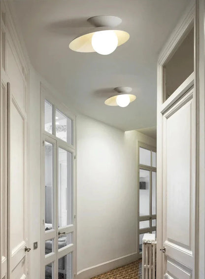 MinimalBeam – Sleek Wall Lamp with Energy-Efficient LED