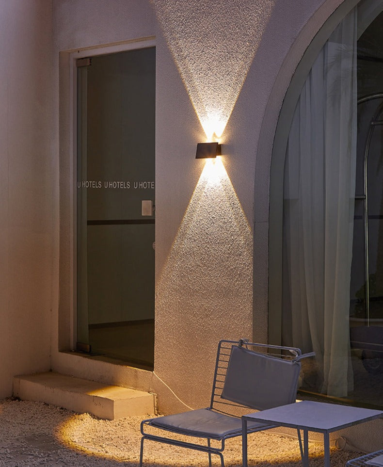SolarRay – Sleek Solar Wall Lamp for Stylish Exteriors