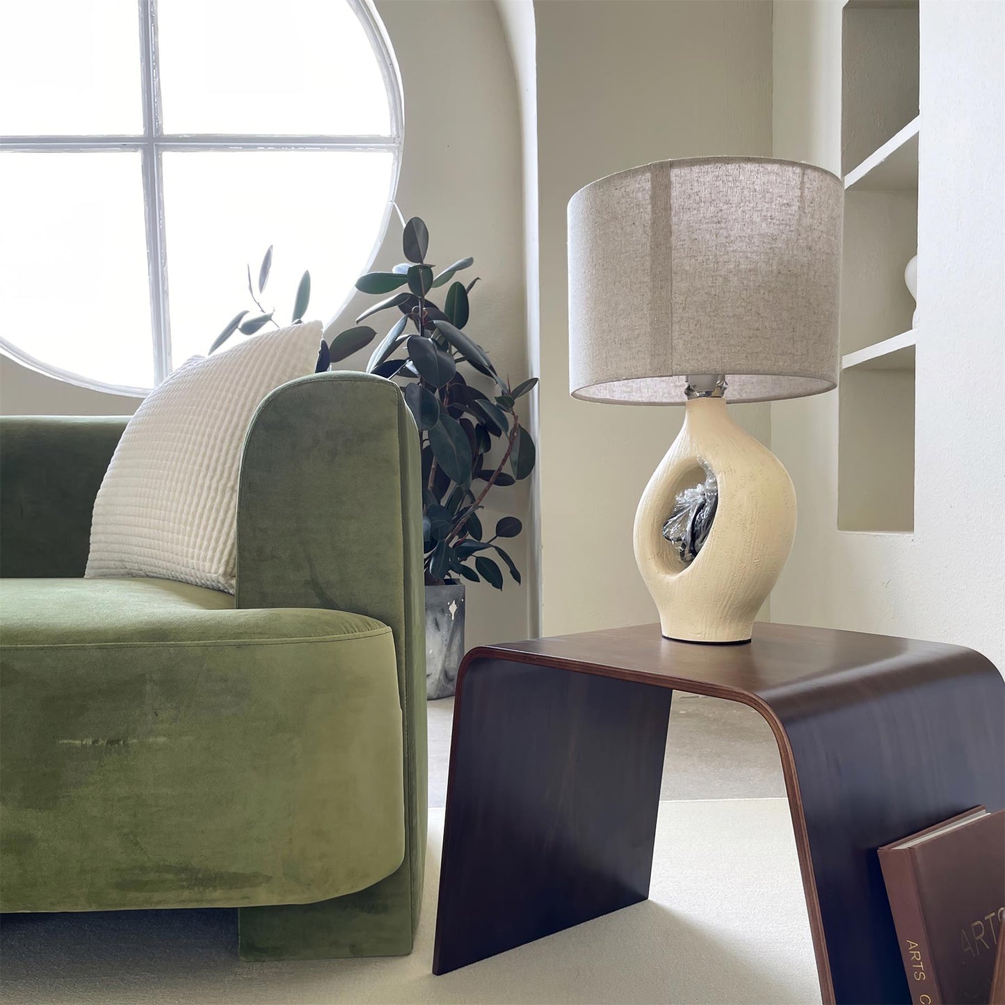 SculptGlow – Harpiks Bordlampe med Blødt Linned Skærm