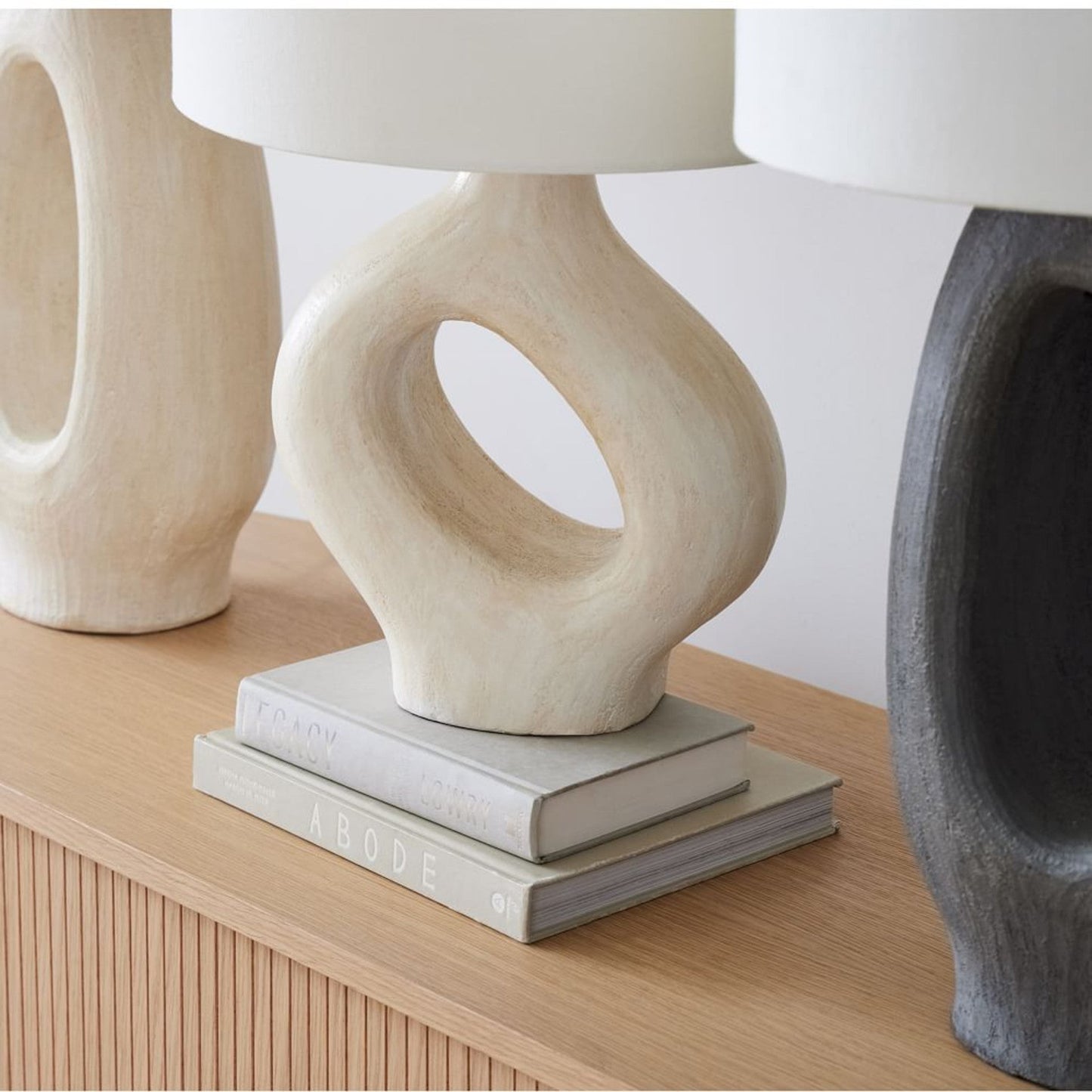 SculptGlow – Harpiks Bordlampe med Blødt Linned Skærm