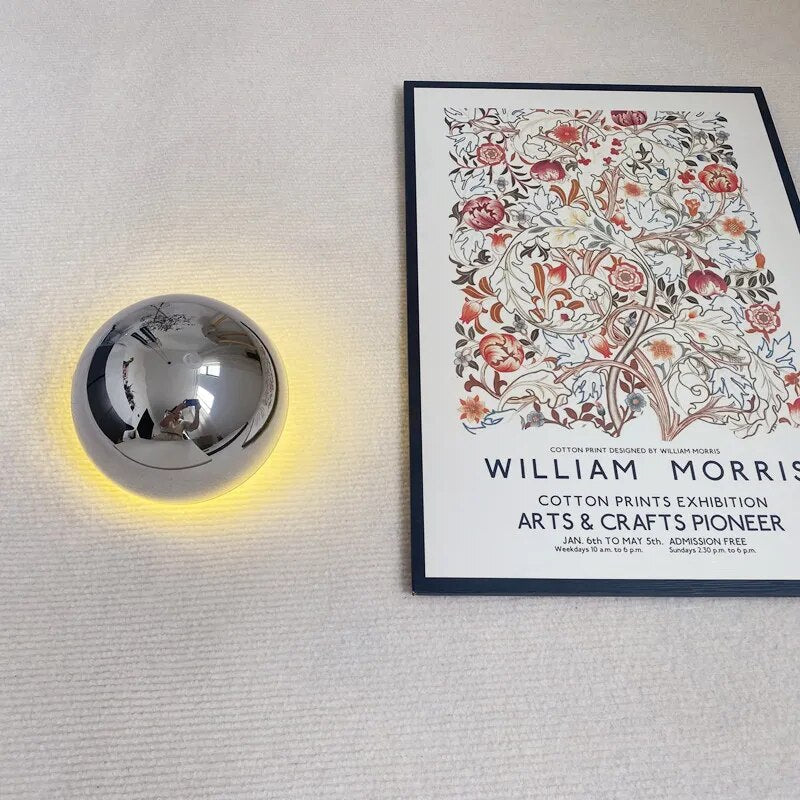 AuroraLume – Nordic Wall Lamp in Aluminium and Acrylic