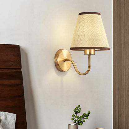 RusticGlow - Væglampe af Stof i Amerikansk Stil