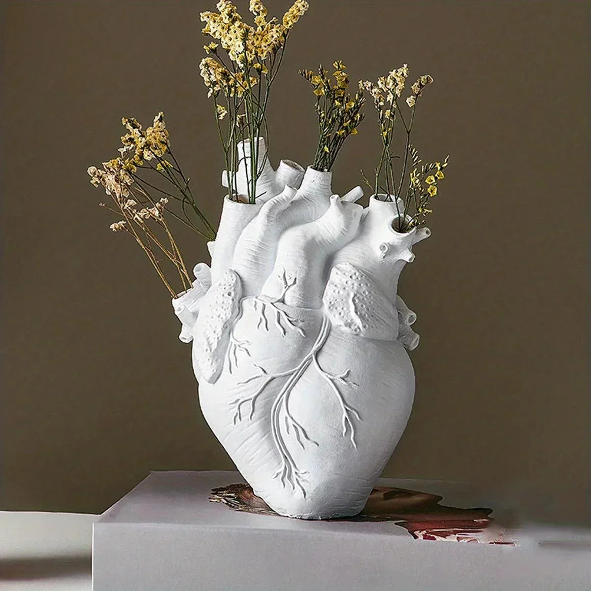 LoveAura - Ceramic Heart-Shaped Vase