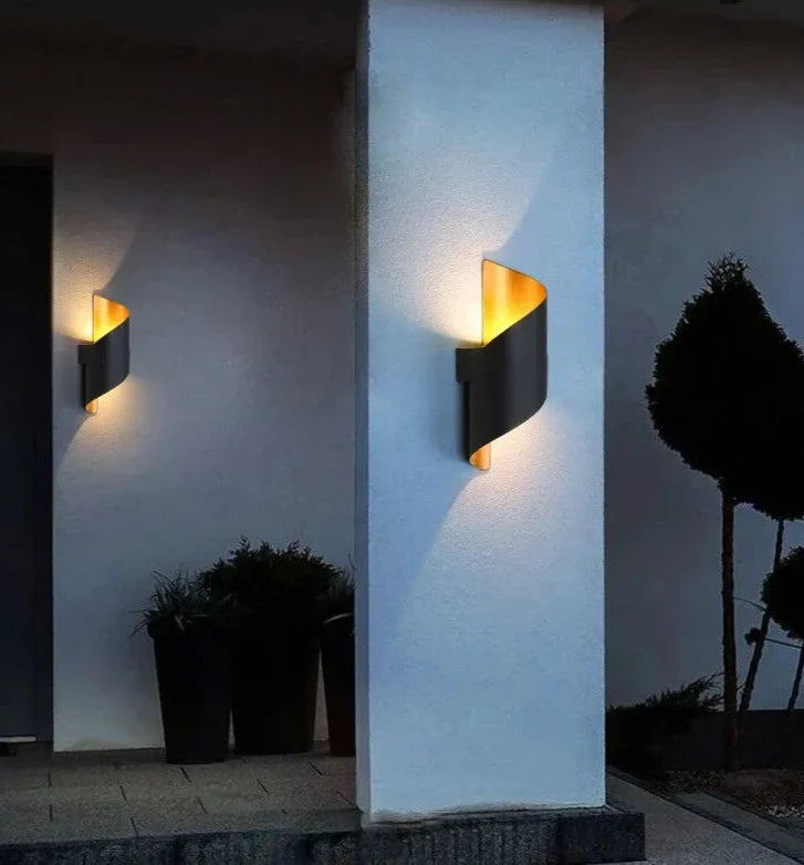 IronEdge – Modern Wall Light Crafted from Iron and Acrylic