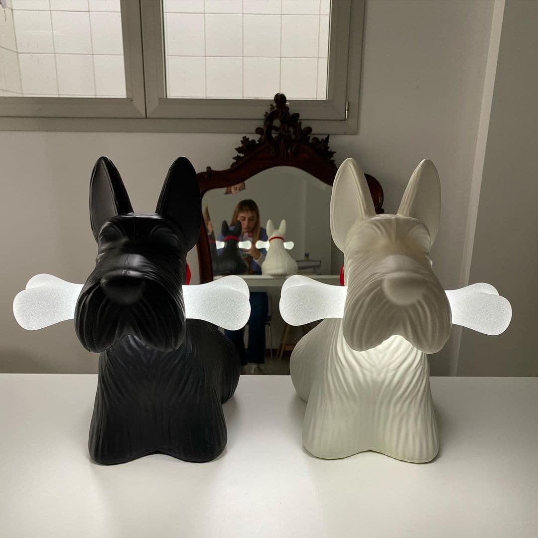 PuppyShine – Lámpara de Mesa LED de Perro Scottie Juguetón