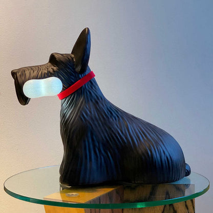 PuppyShine – Lámpara de Mesa LED de Perro Scottie Juguetón