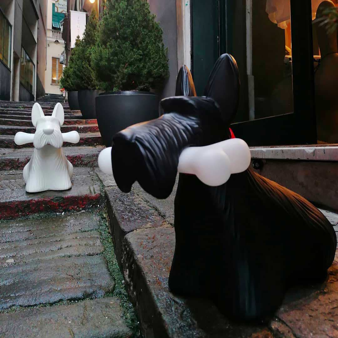 PuppyShine – Lámpara de Mesa LED de Perro Scottie Juguetón