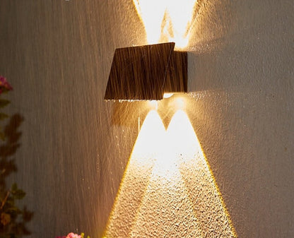 SolarRay – Sleek Solar Wall Lamp for Stylish Exteriors