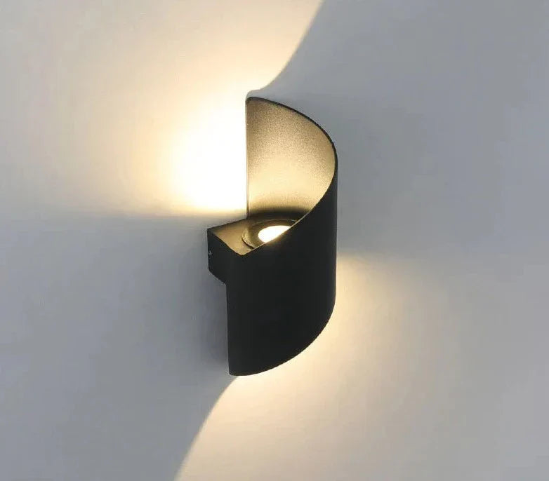 IronEdge – Modern Wall Light Crafted from Iron and Acrylic
