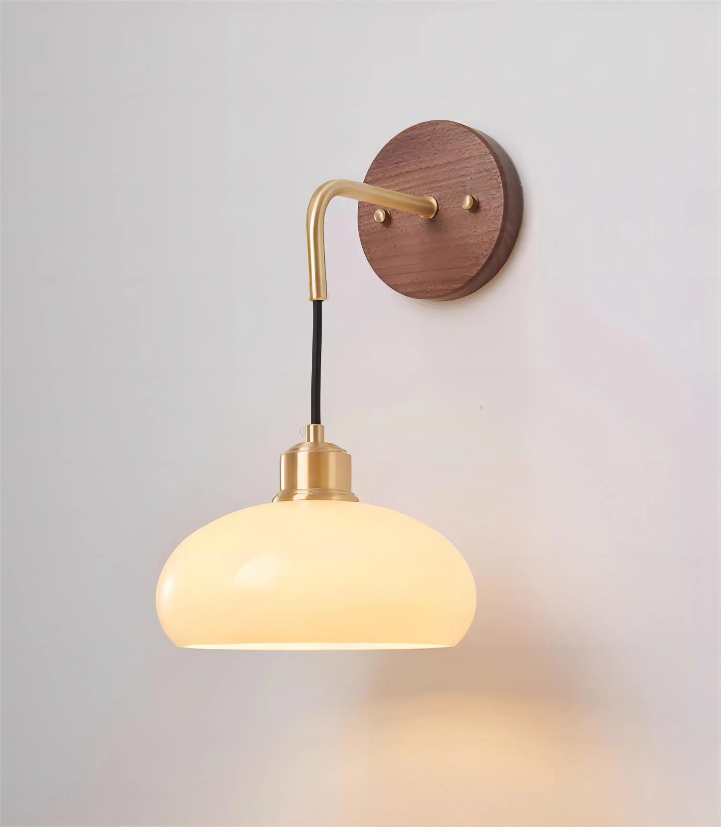 WalnutEdge – Modern Wall Lamp in Walnut and Brass