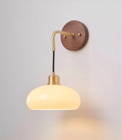 WalnutEdge – Modern Wall Lamp in Walnut and Brass