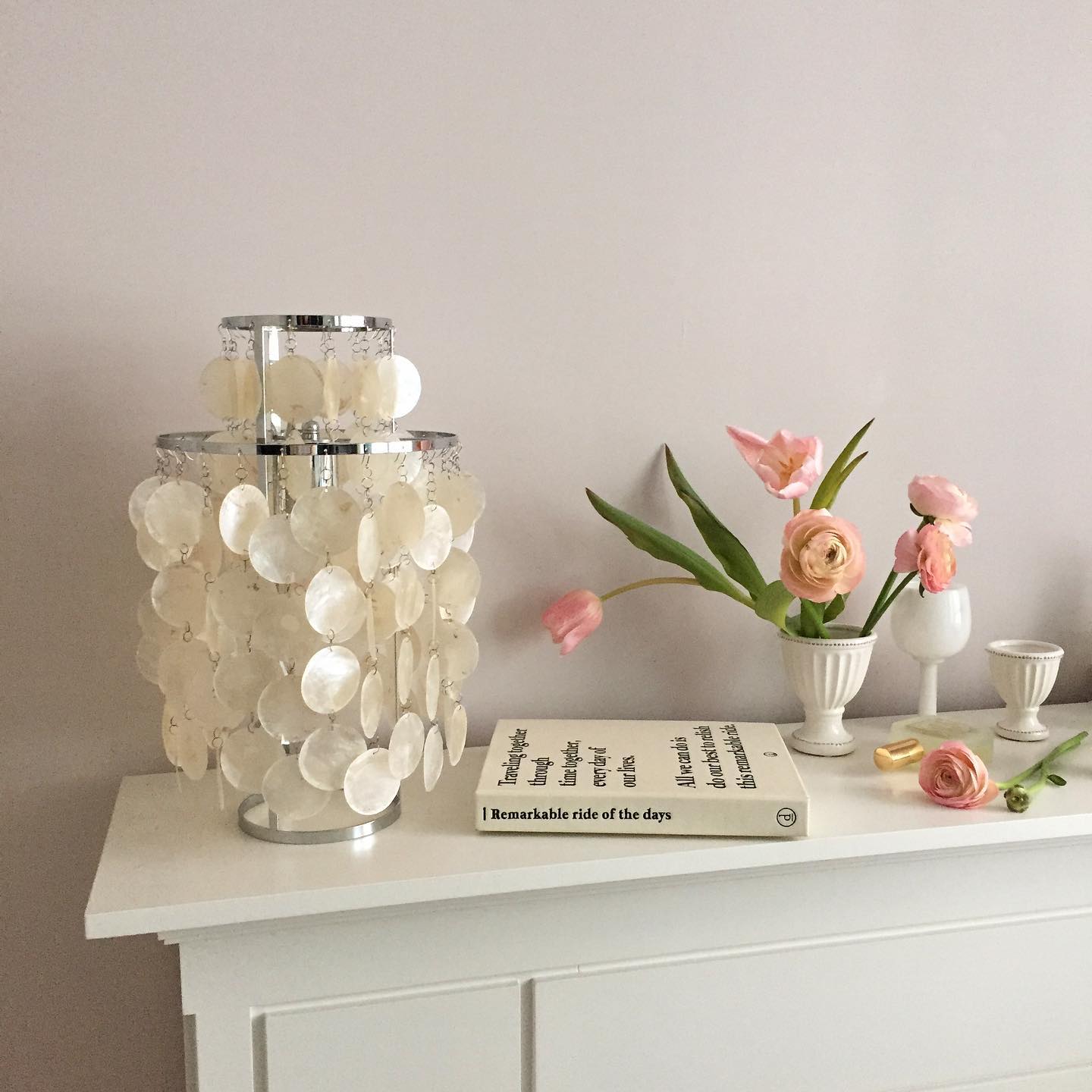 ShellLuxe - Table Lamp with Graceful Seashell Form and Comfortable Glow