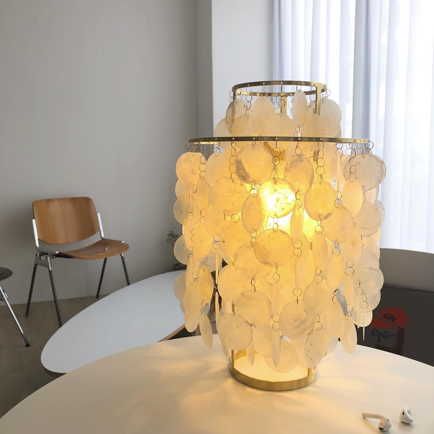 ShellLuxe - Table Lamp with Graceful Seashell Form and Comfortable Glow