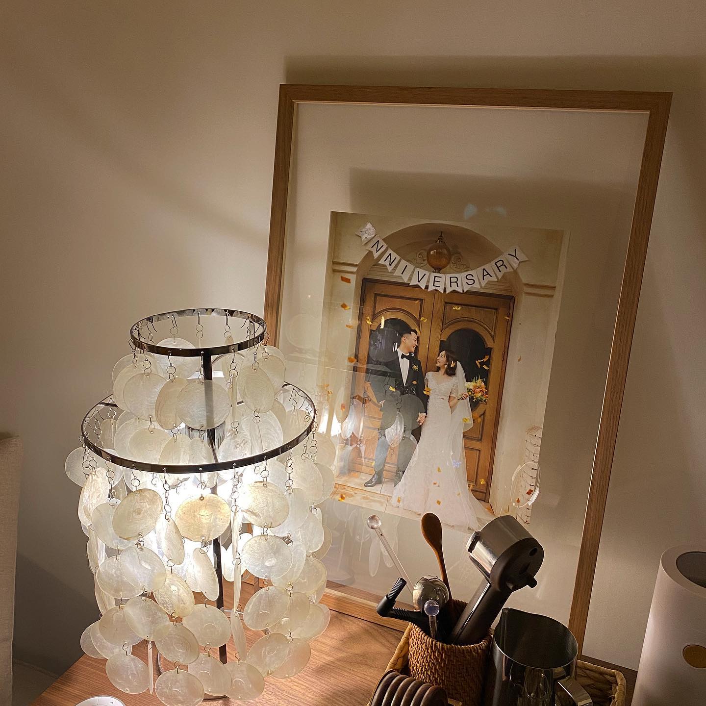 ShellLuxe - Table Lamp with Graceful Seashell Form and Comfortable Glow