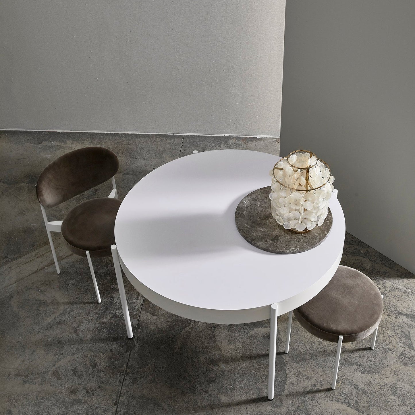 ShellLuxe - Table Lamp with Graceful Seashell Form and Comfortable Glow