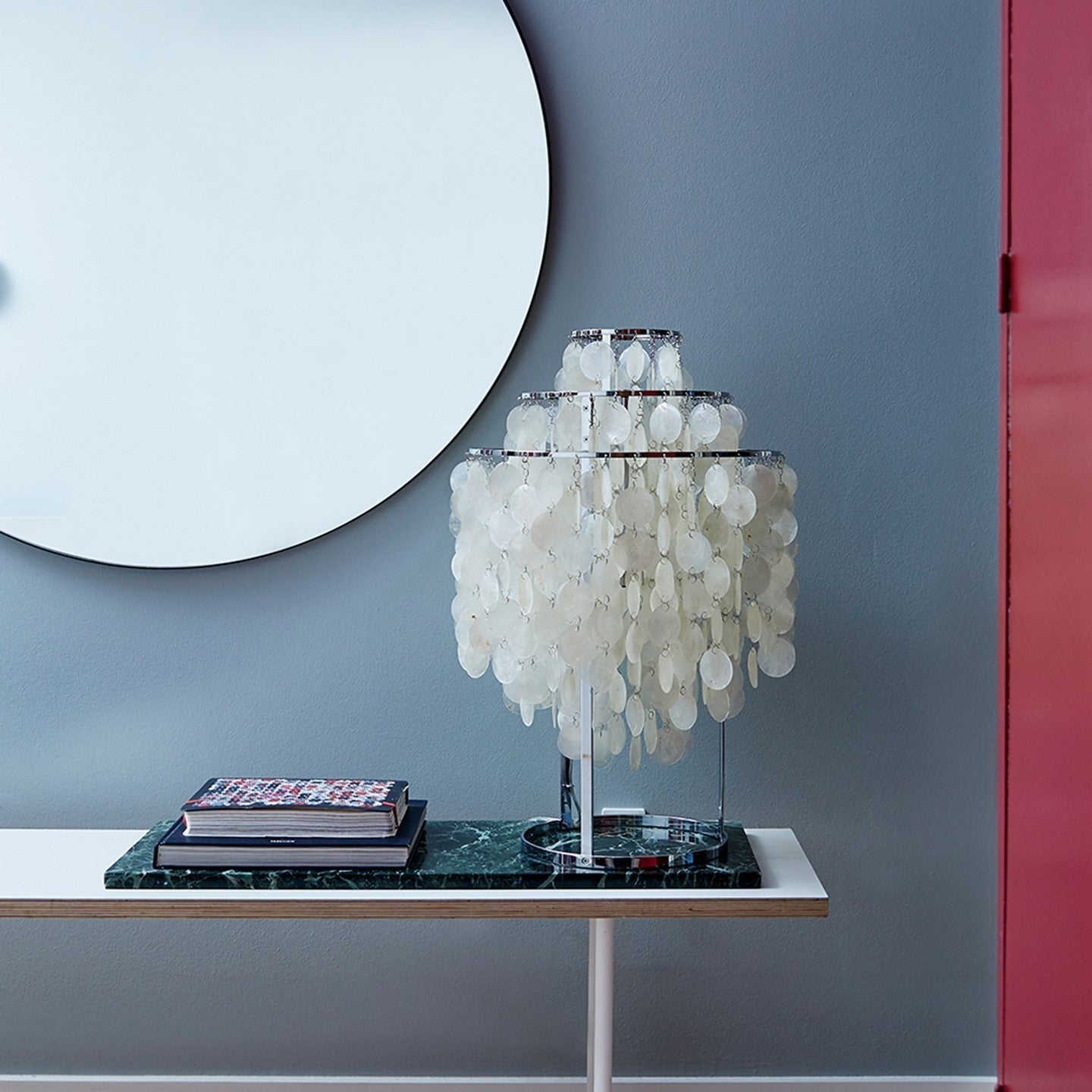 ShellLuxe - Table Lamp with Graceful Seashell Form and Comfortable Glow