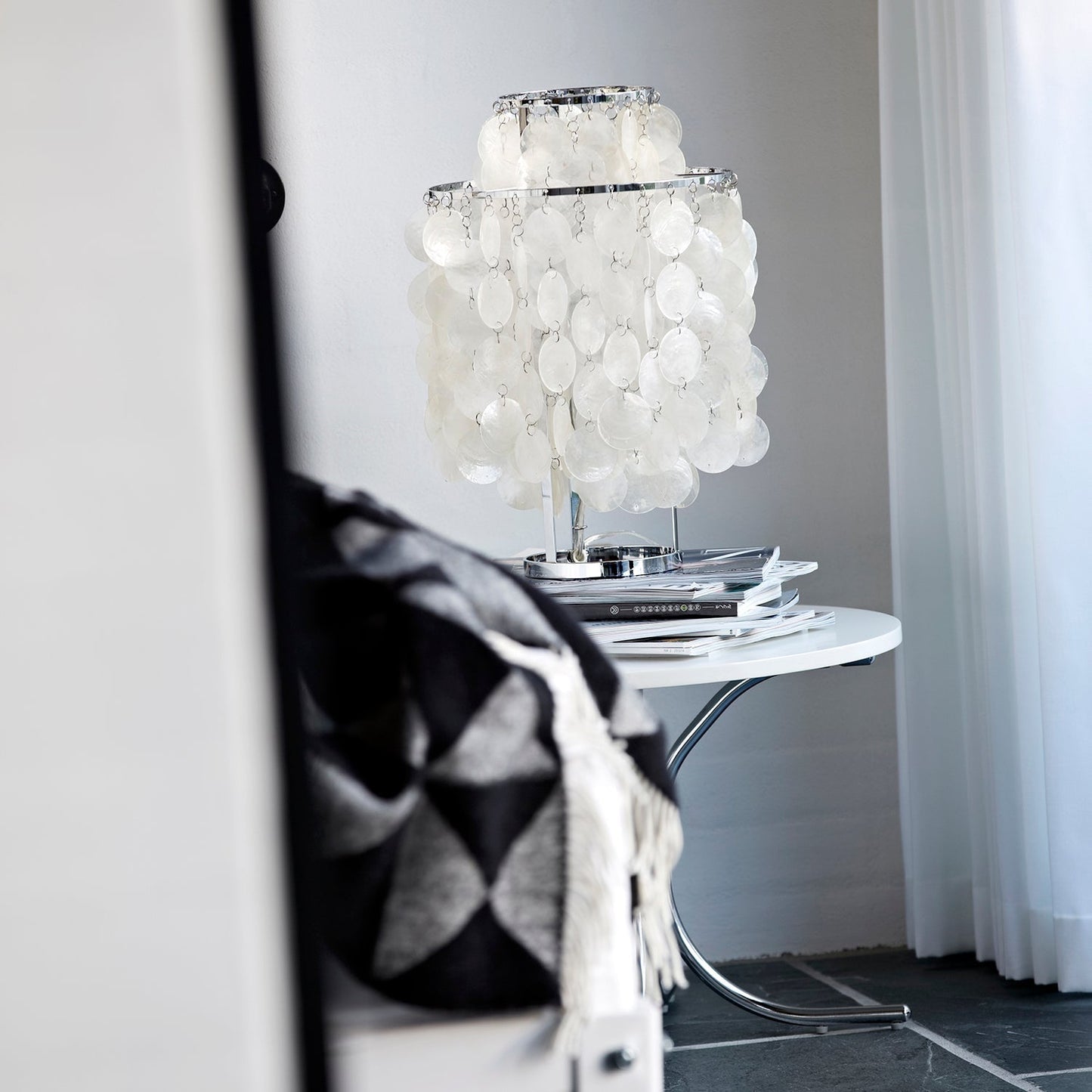 ShellLuxe - Table Lamp with Graceful Seashell Form and Comfortable Glow