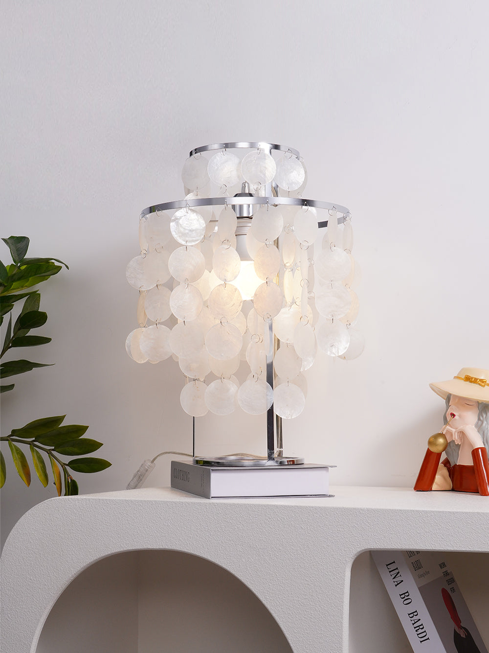 ShellLuxe - Table Lamp with Graceful Seashell Form and Comfortable Glow