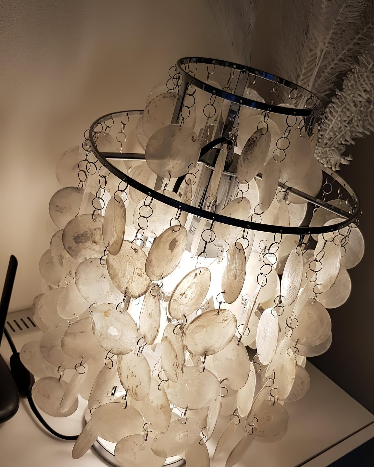 ShellLuxe - Table Lamp with Graceful Seashell Form and Comfortable Glow