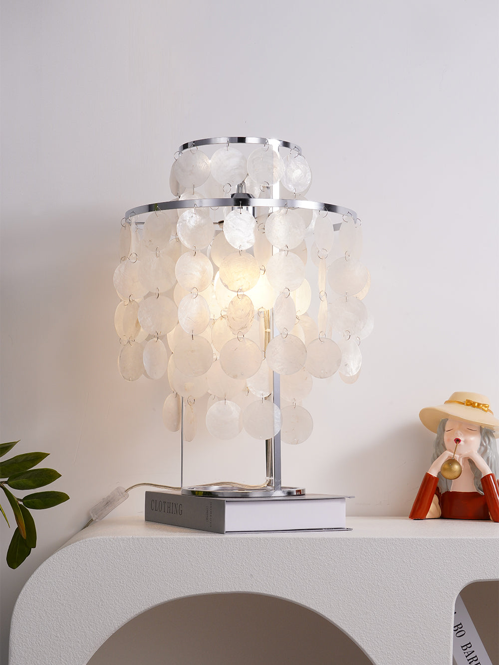 ShellLuxe - Table Lamp with Graceful Seashell Form and Comfortable Glow