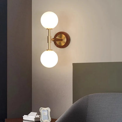 BrassBeam – Refined Brass Wall Lamp with Clean Lines