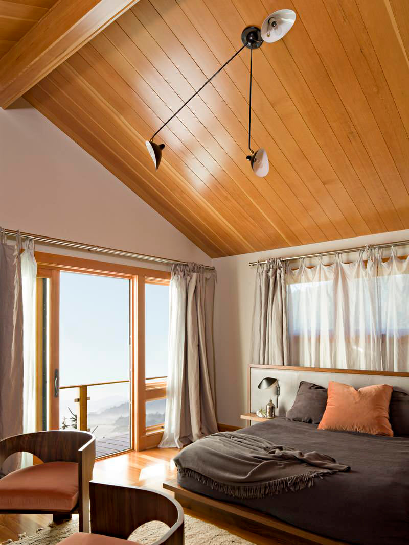 LuxeAura - Loftlampe med serge-inspireret design og raffineret lys