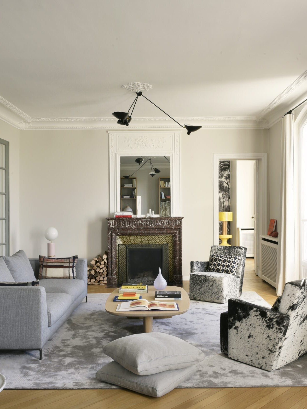 LuxeAura - Loftlampe med serge-inspireret design og raffineret lys