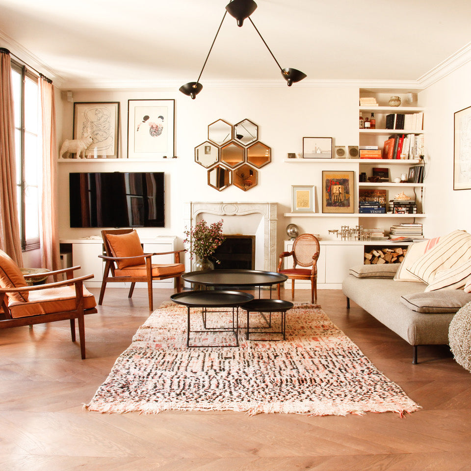 LuxeAura - Loftlampe med serge-inspireret design og raffineret lys