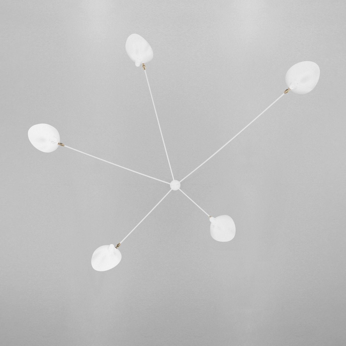 LuxeAura - Loftlampe med serge-inspireret design og raffineret lys