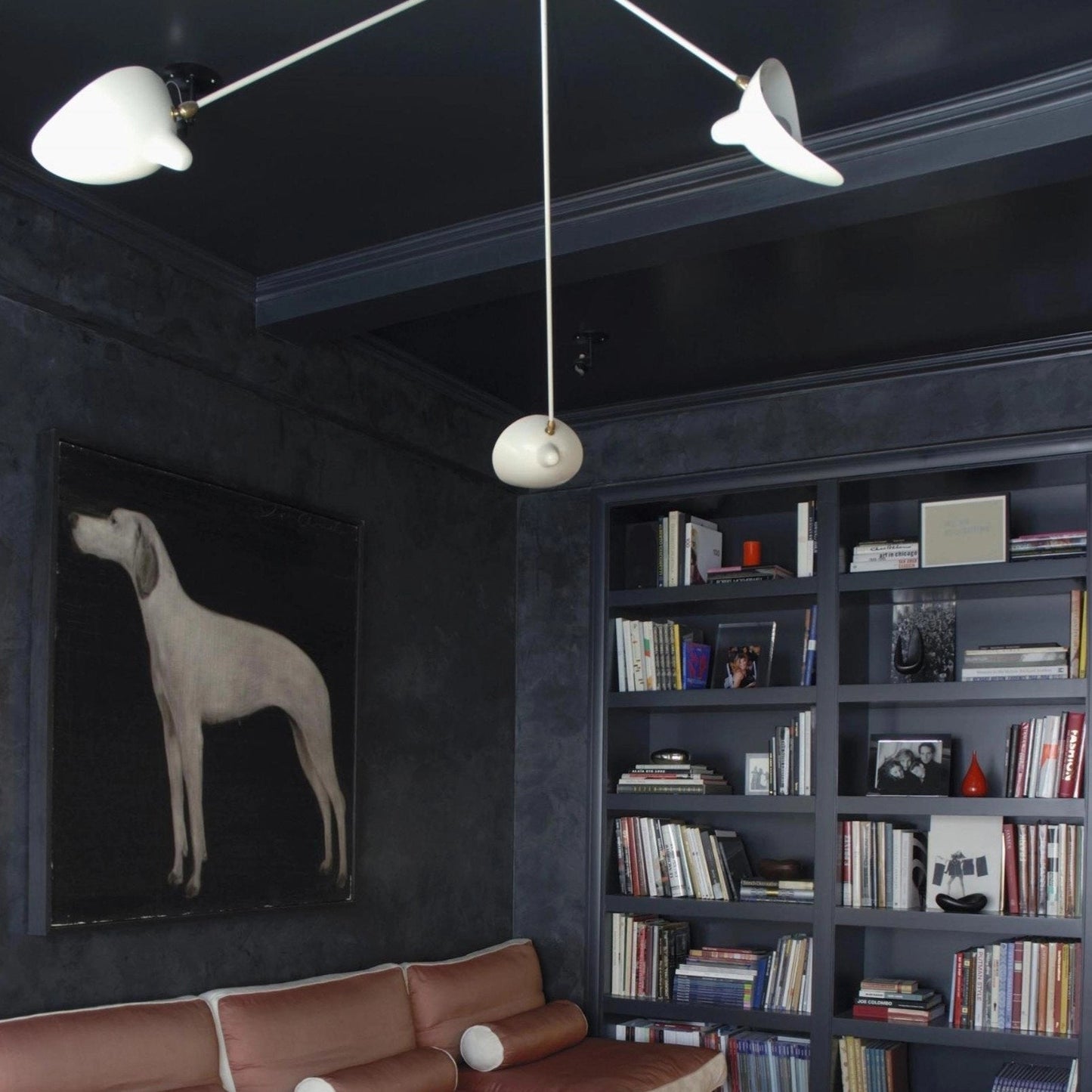 LuxeAura - Loftlampe med serge-inspireret design og raffineret lys