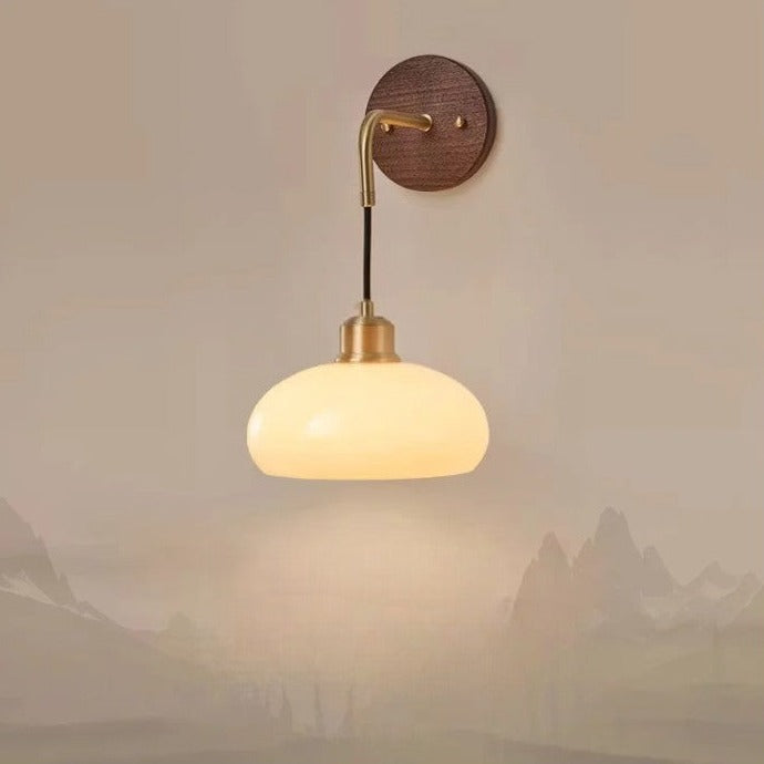 WalnutEdge – Modern Wall Lamp in Walnut and Brass