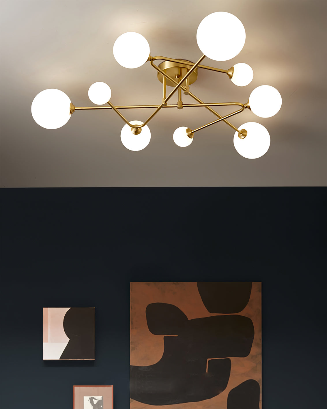 SputnikRadiance - Loftlampe med himmelsk æstetik og blød glød