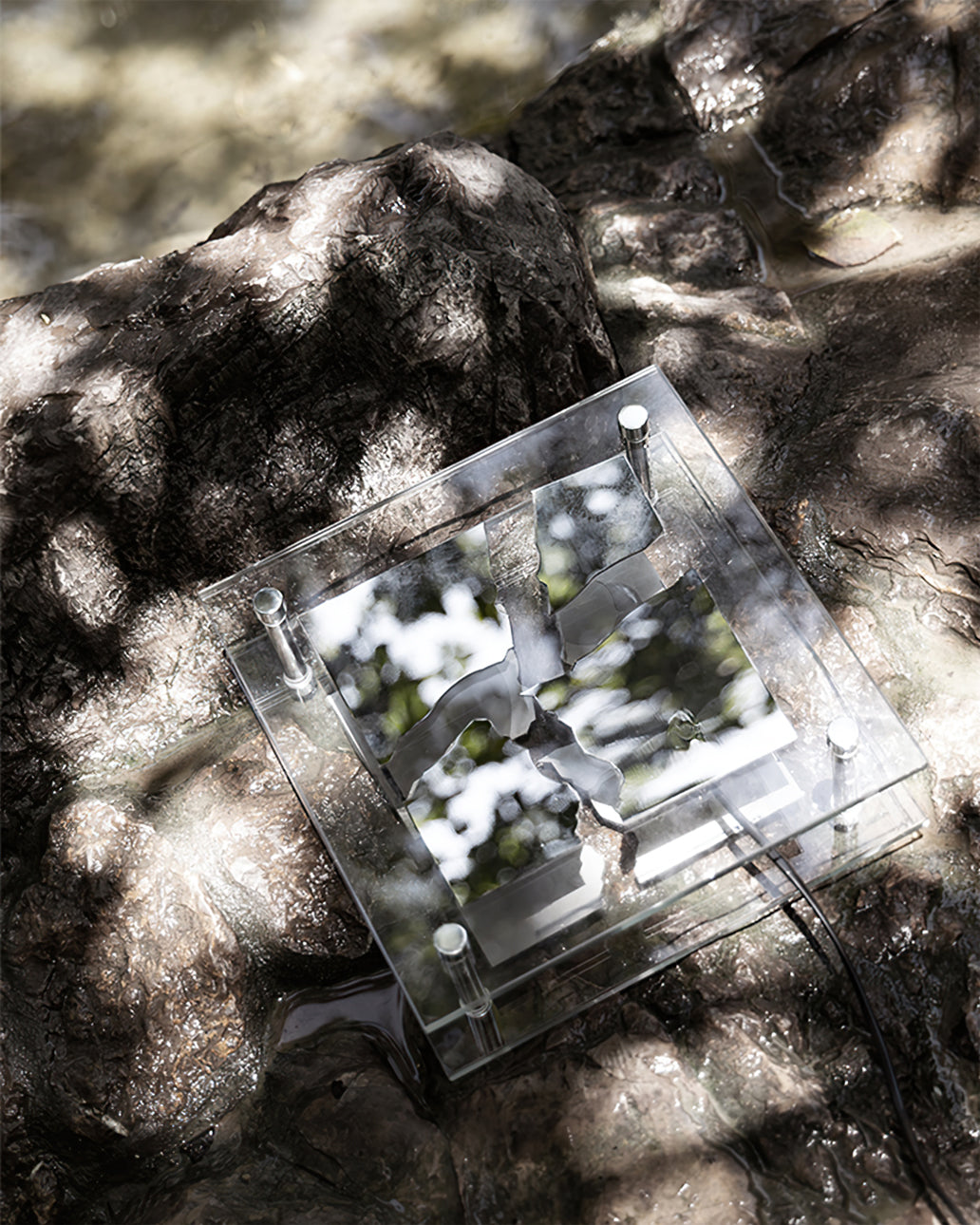 RadiantCube – Artistic Square Glass Table Lamp