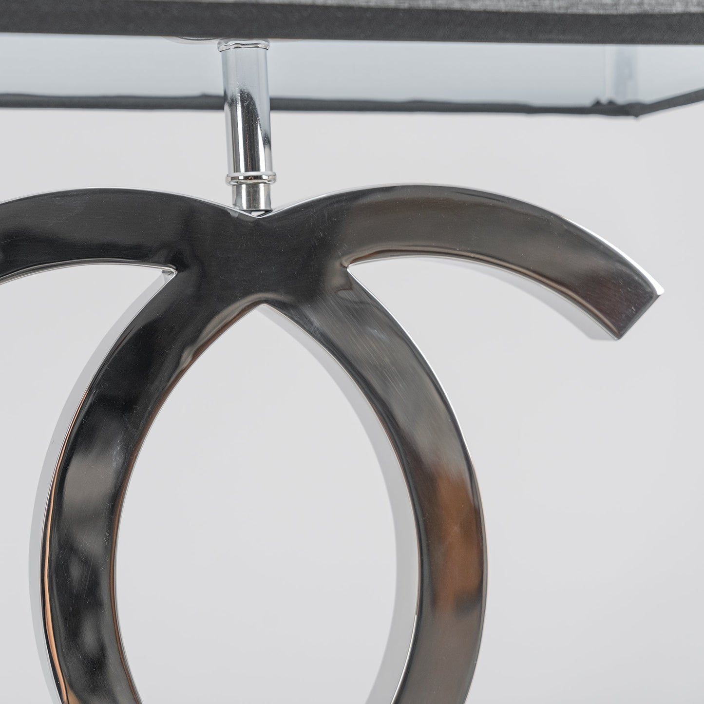 LuxeGlow – Lampada da Tavolo Moderna in Acciaio Inossidabile