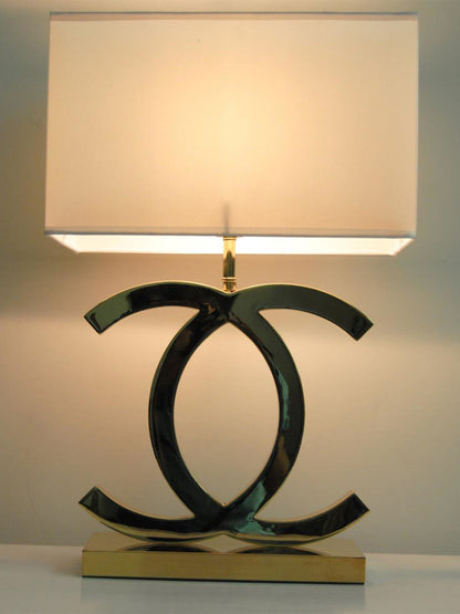 LuxeGlow – Lampada da Tavolo Moderna in Acciaio Inossidabile