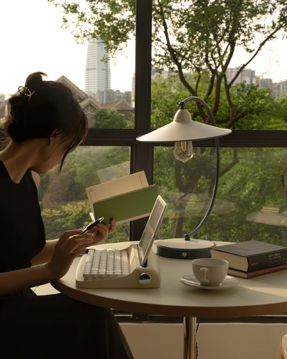 SwanLuxe - Desk Light